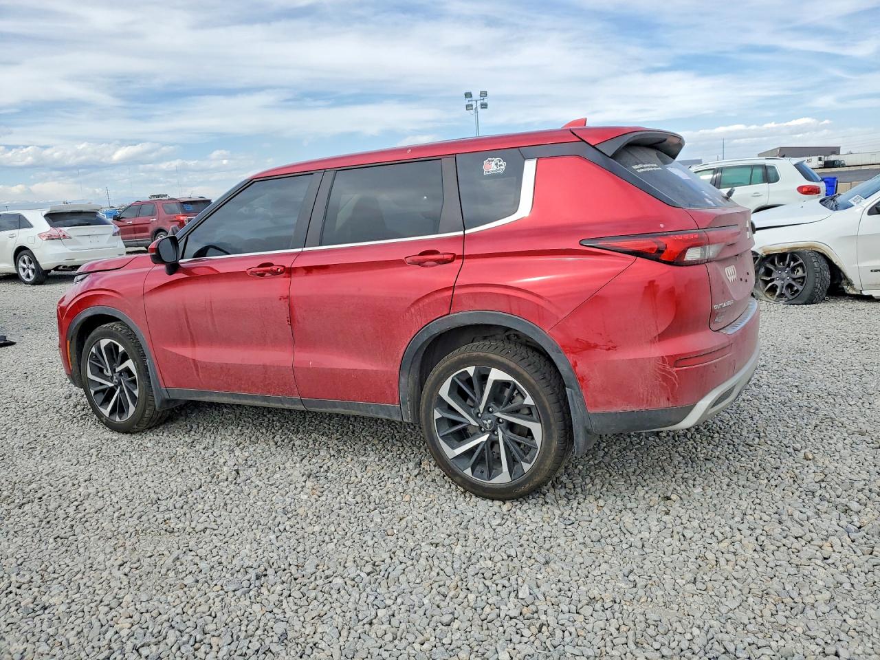 2024 MITSUBISHI OUTLANDER photo 2