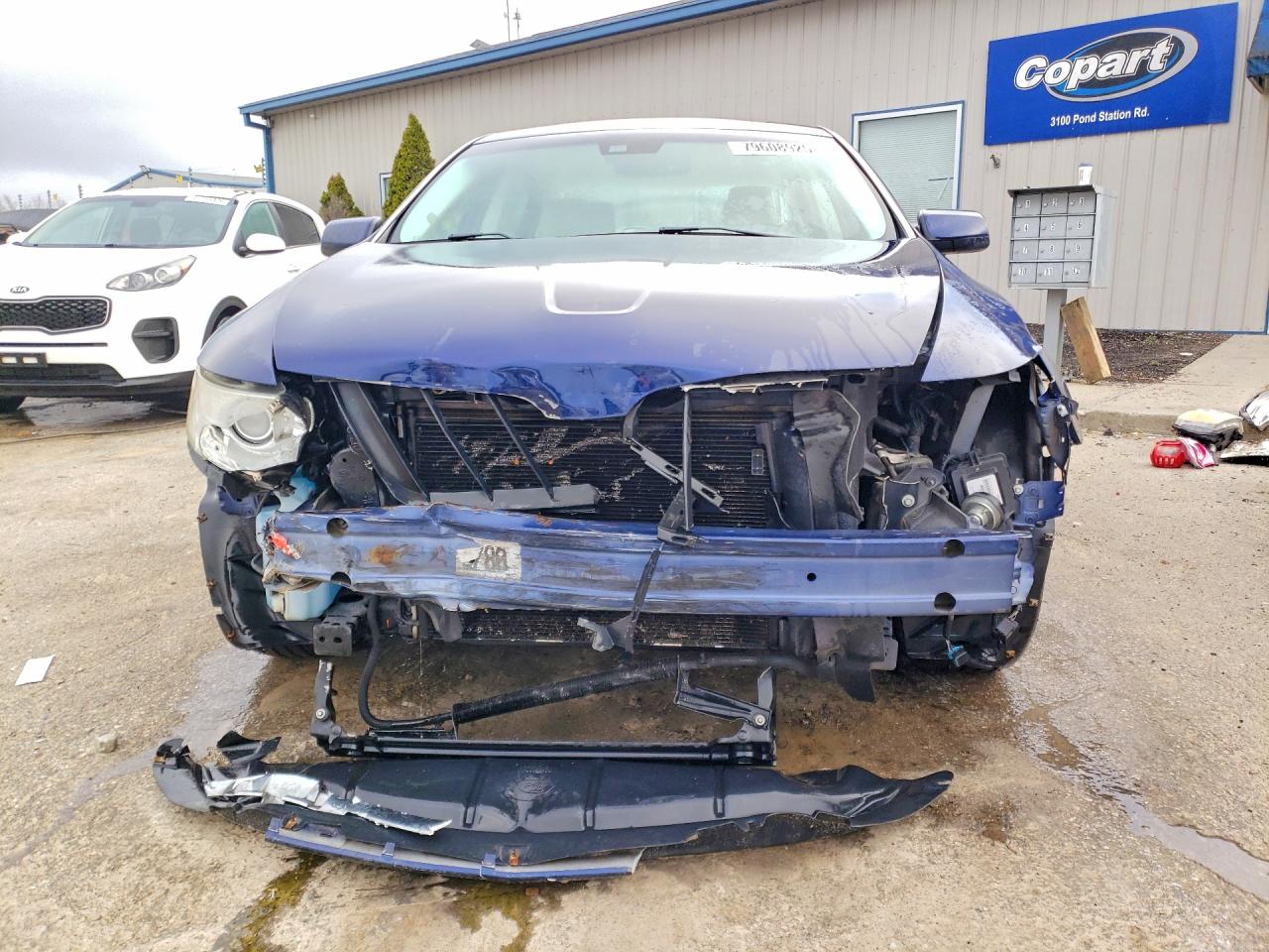 2011 LINCOLN MKS photo 9