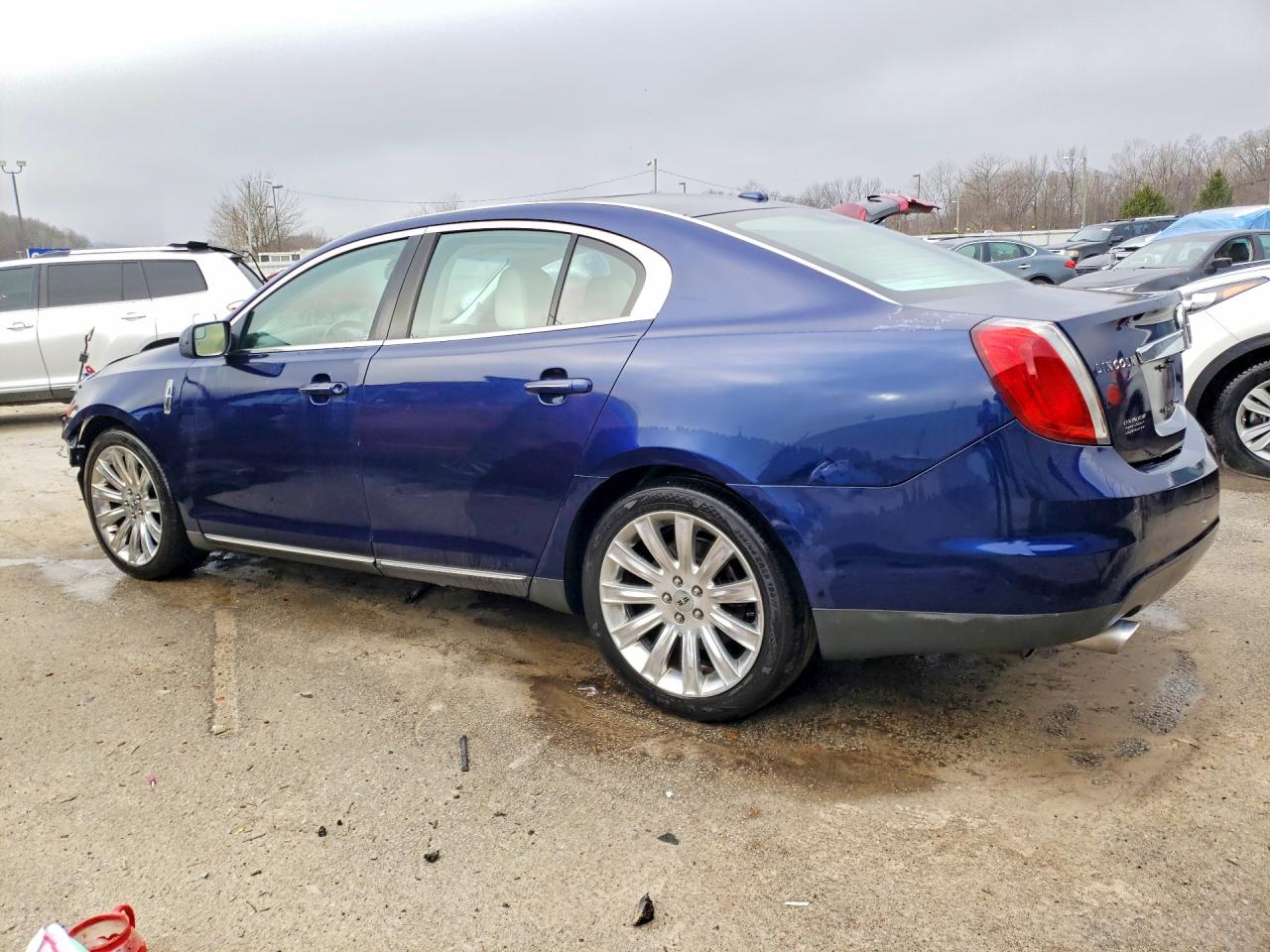 2011 LINCOLN MKS photo 3
