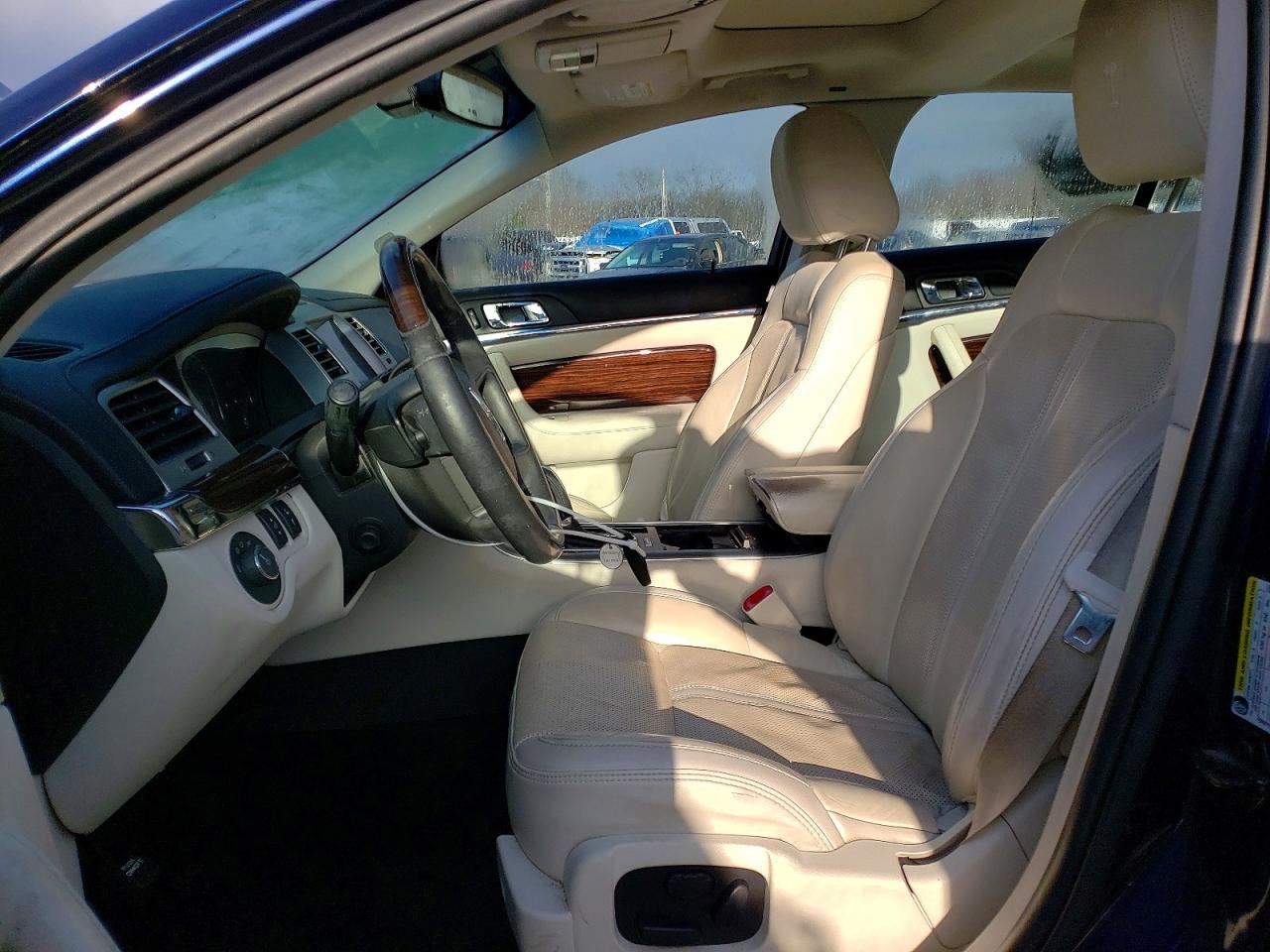 2011 LINCOLN MKS photo 13
