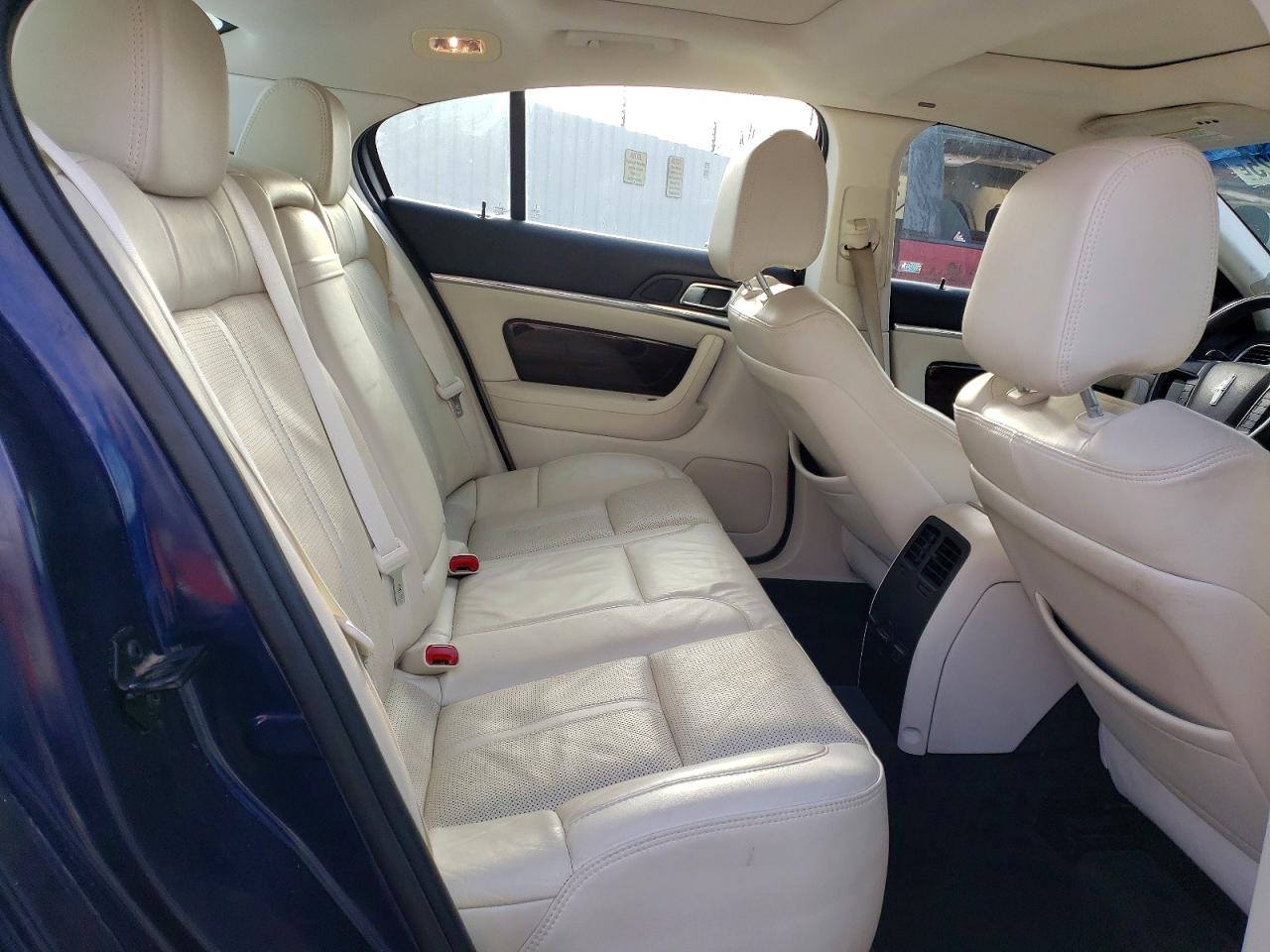 2011 LINCOLN MKS photo 19