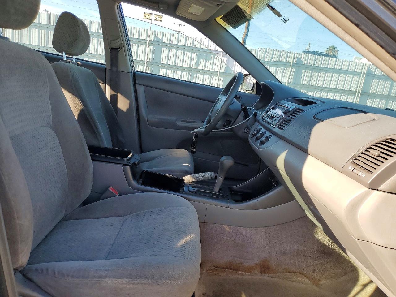 2002 TOYOTA CAMRY LE photo 13
