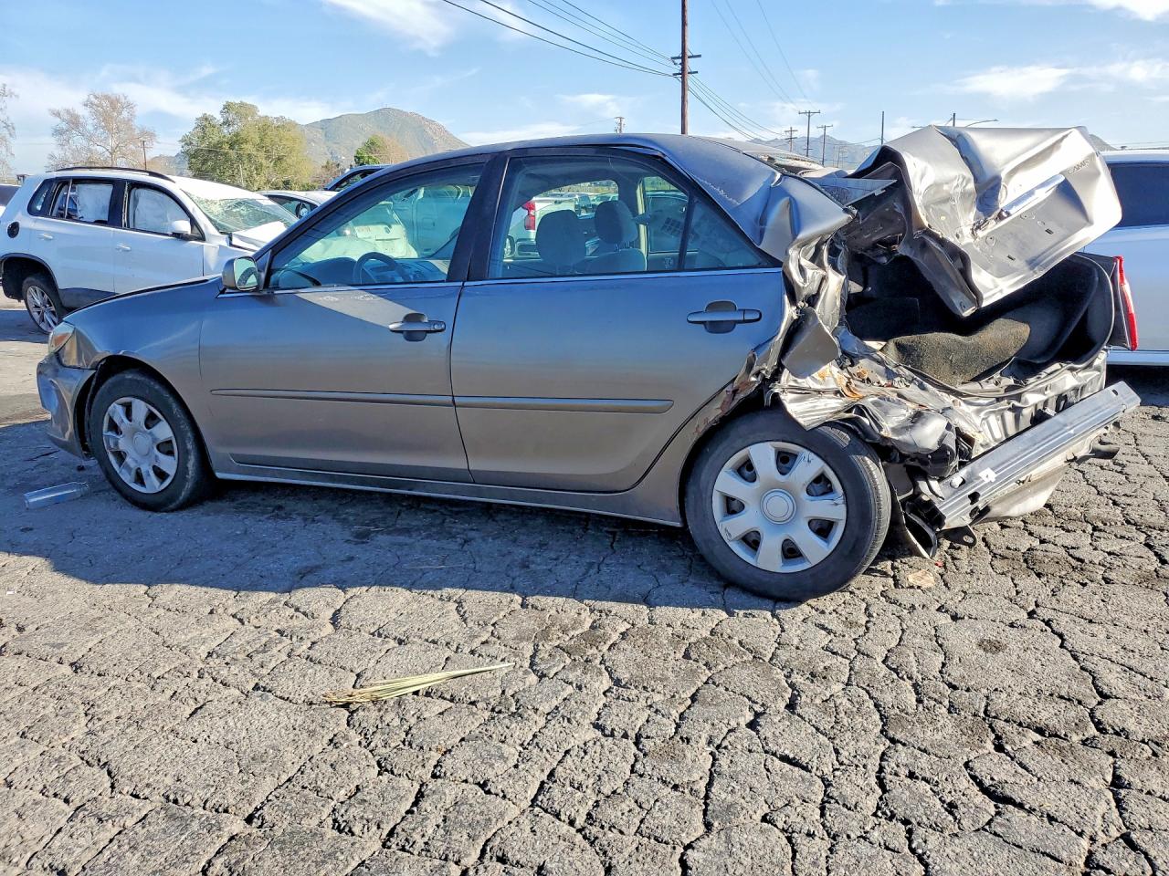 2002 TOYOTA CAMRY LE photo 3