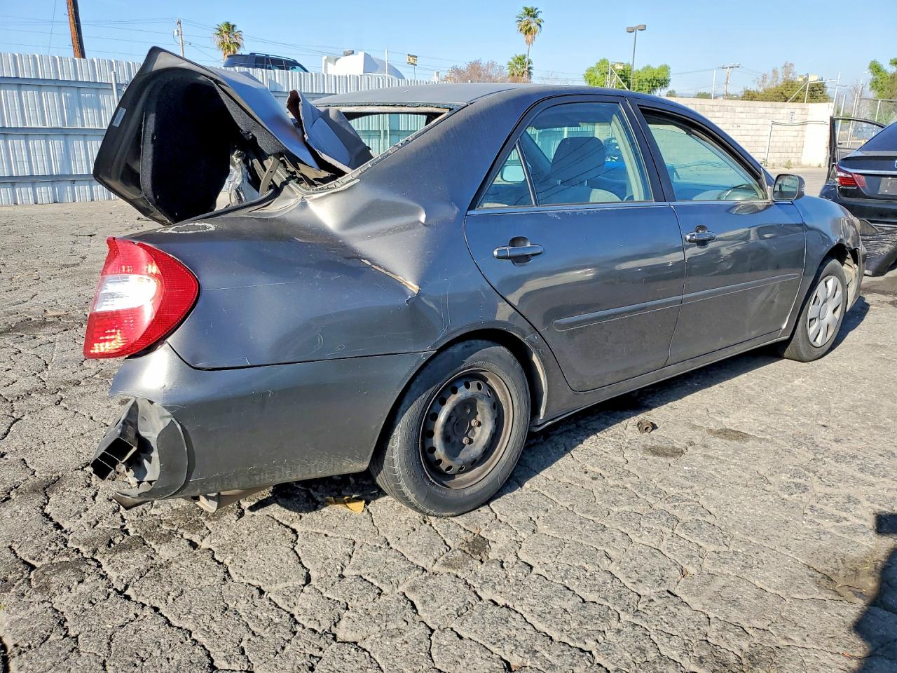 2002 TOYOTA CAMRY LE photo 5