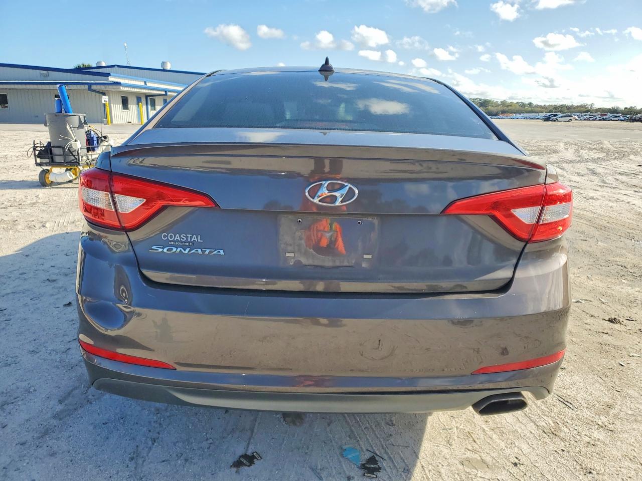 2015 HYUNDAI SONATA SE photo 16