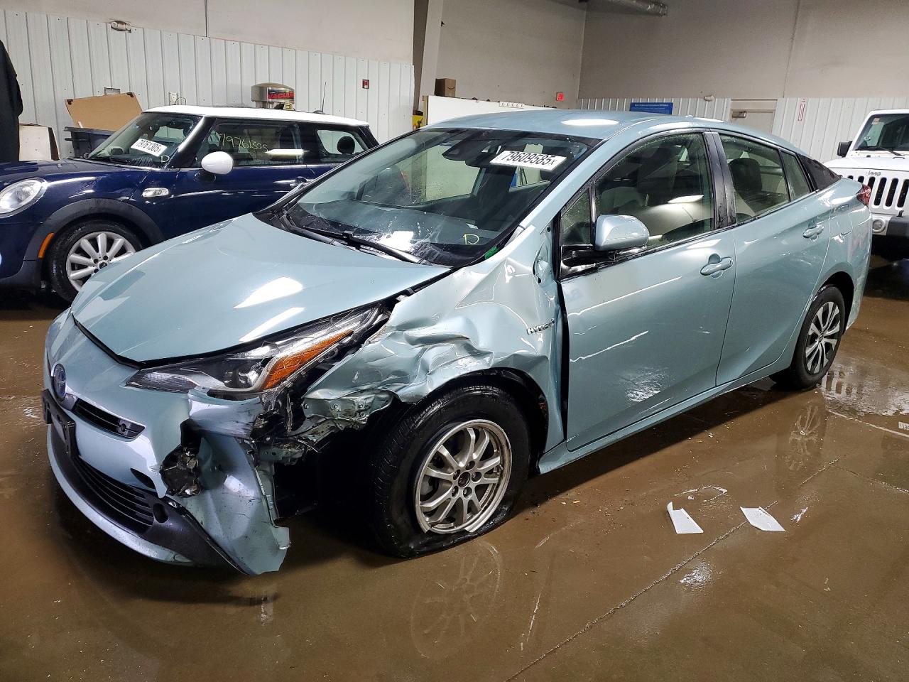 2019 TOYOTA PRIUS