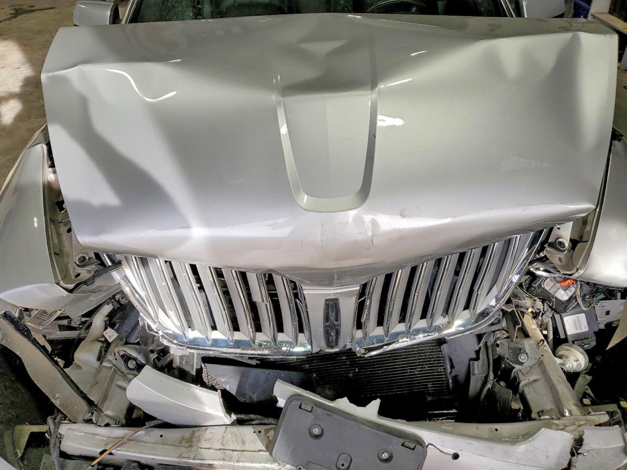 2010 LINCOLN MKS photo 31