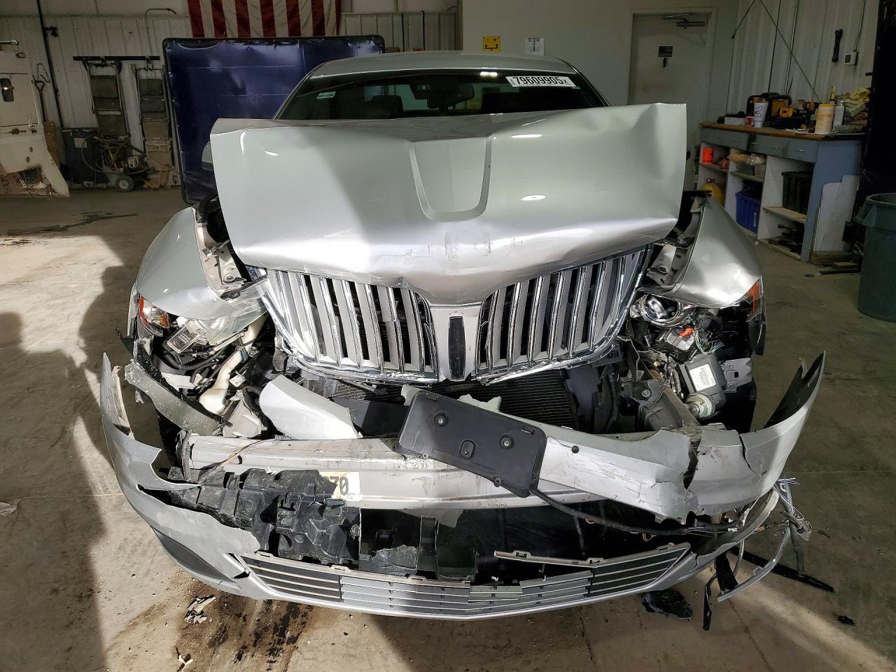 2010 LINCOLN MKS photo 13