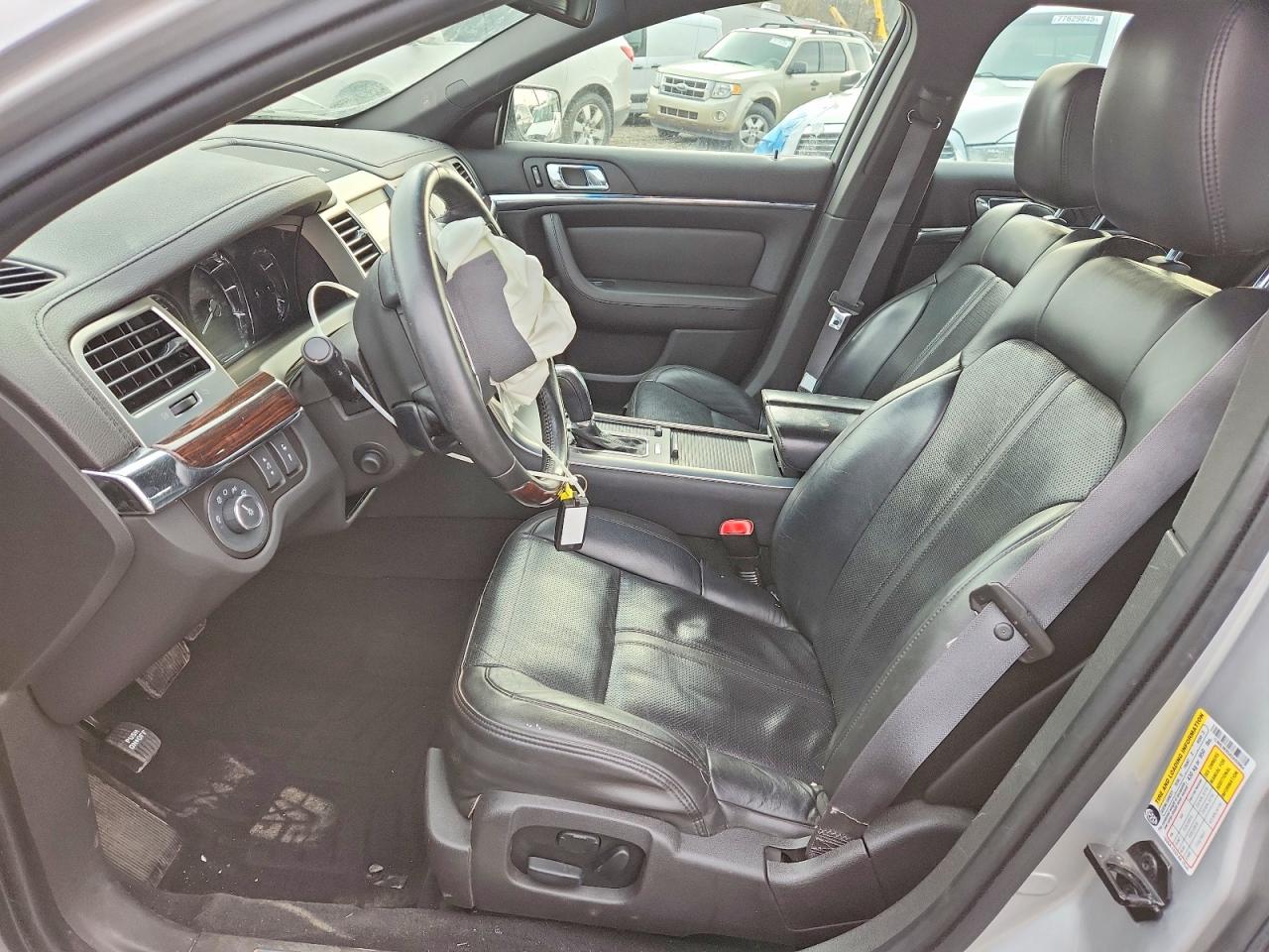 2010 LINCOLN MKS photo 19