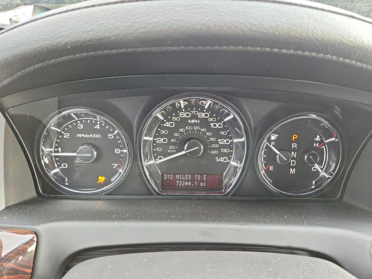 2010 LINCOLN MKS photo 25