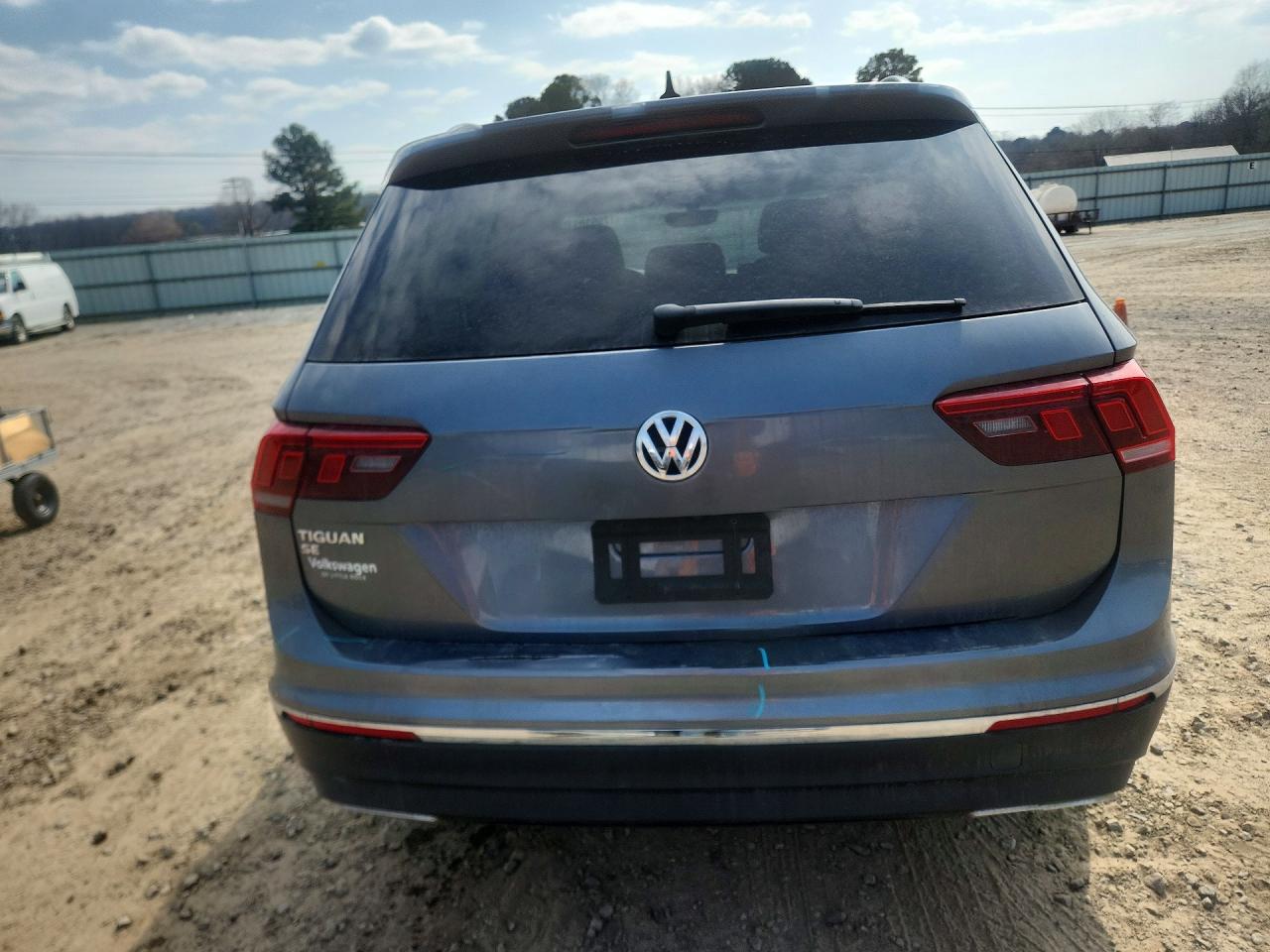 2021 VOLKSWAGEN TIGUAN SE photo 16