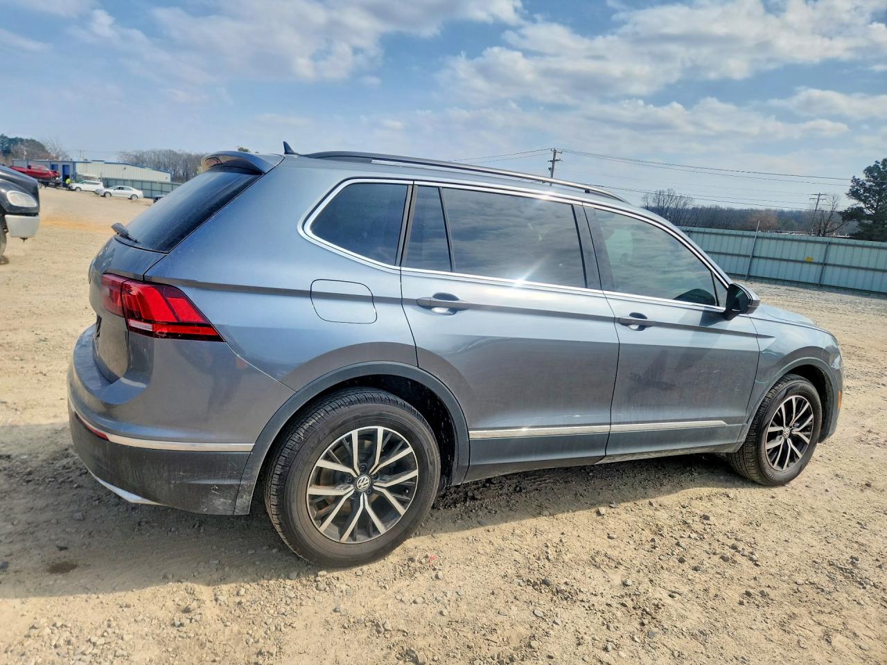 2021 VOLKSWAGEN TIGUAN SE photo 7