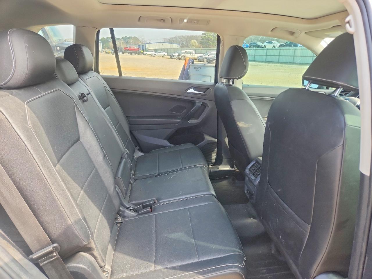 2021 VOLKSWAGEN TIGUAN SE photo 31