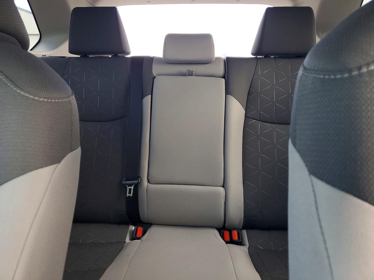 2025 TOYOTA RAV4 XLE photo 10