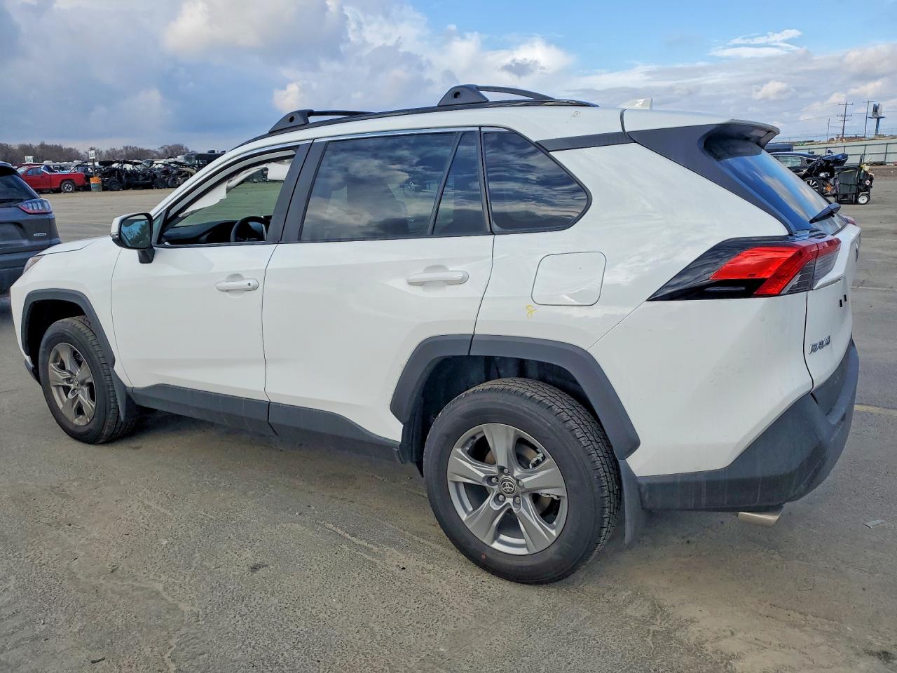 2025 TOYOTA RAV4 XLE photo 2