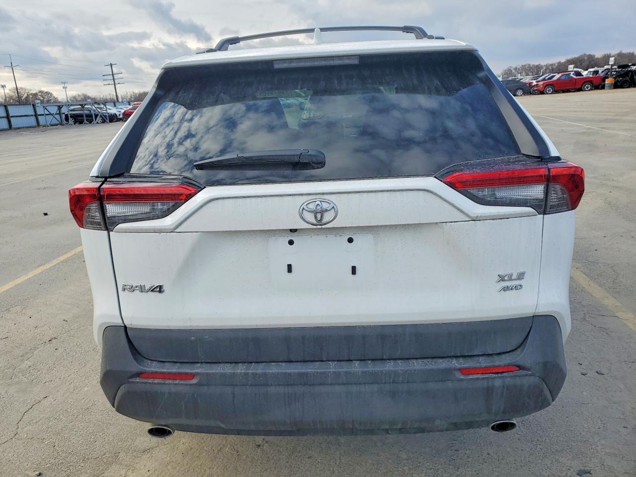 2025 TOYOTA RAV4 XLE photo 6