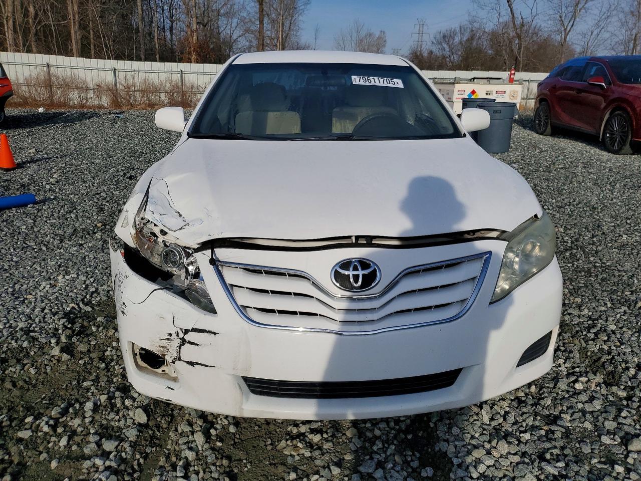 2011 TOYOTA CAMRY LE photo 5