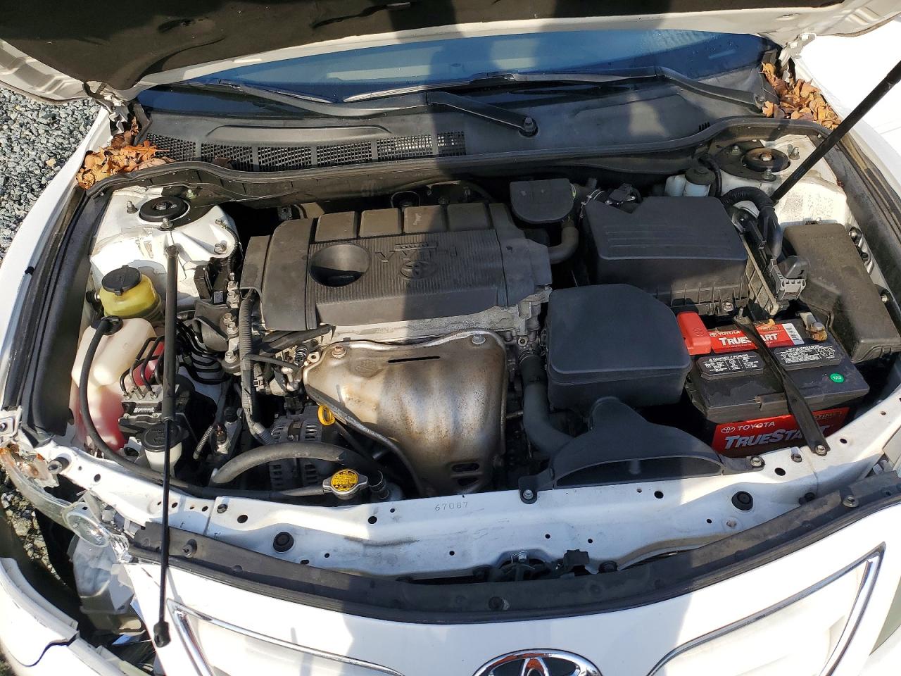 2011 TOYOTA CAMRY LE photo 11