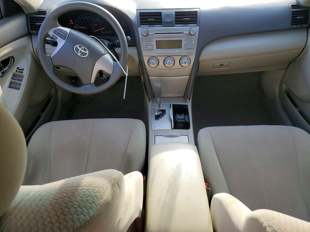 2011 TOYOTA CAMRY LE photo 8