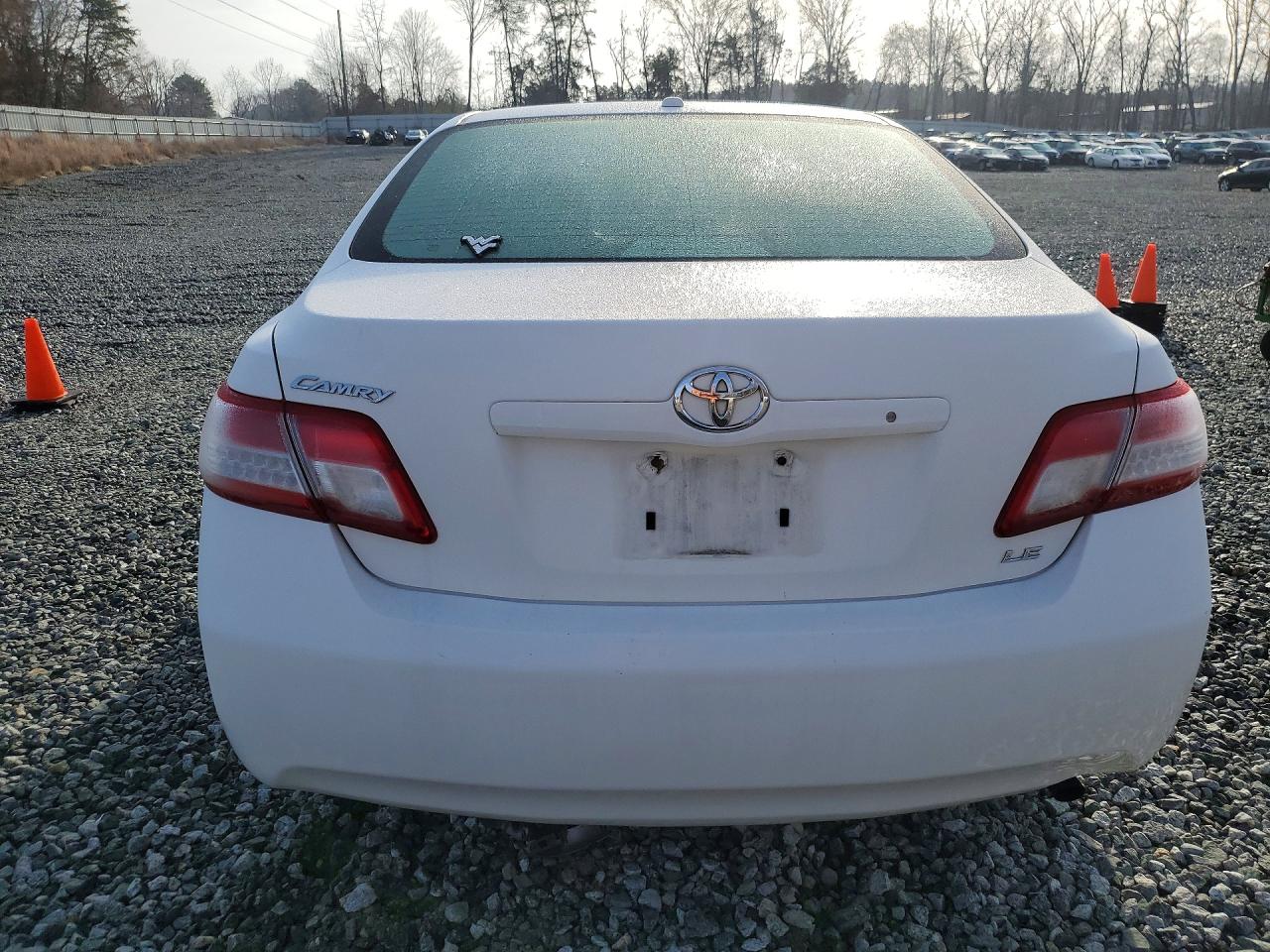 2011 TOYOTA CAMRY LE photo 6