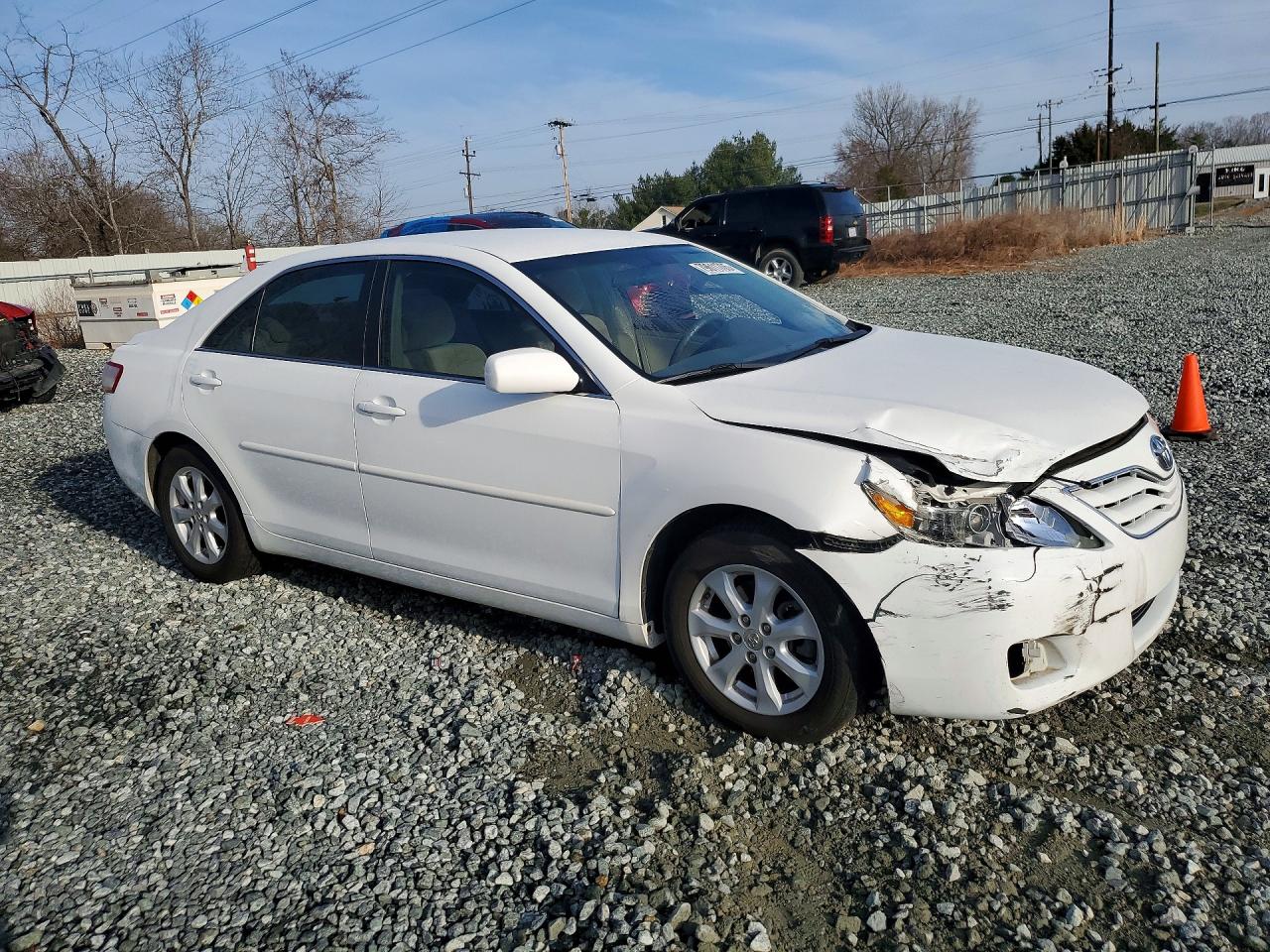 2011 TOYOTA CAMRY LE photo 4