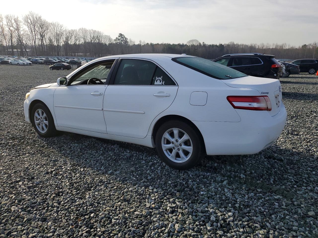 2011 TOYOTA CAMRY LE photo 2