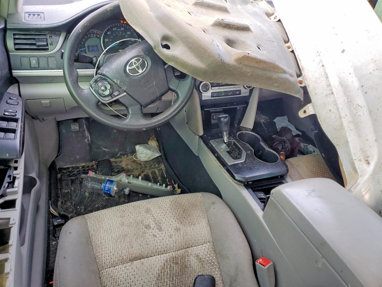 2014 TOYOTA CAMRY LE photo 8