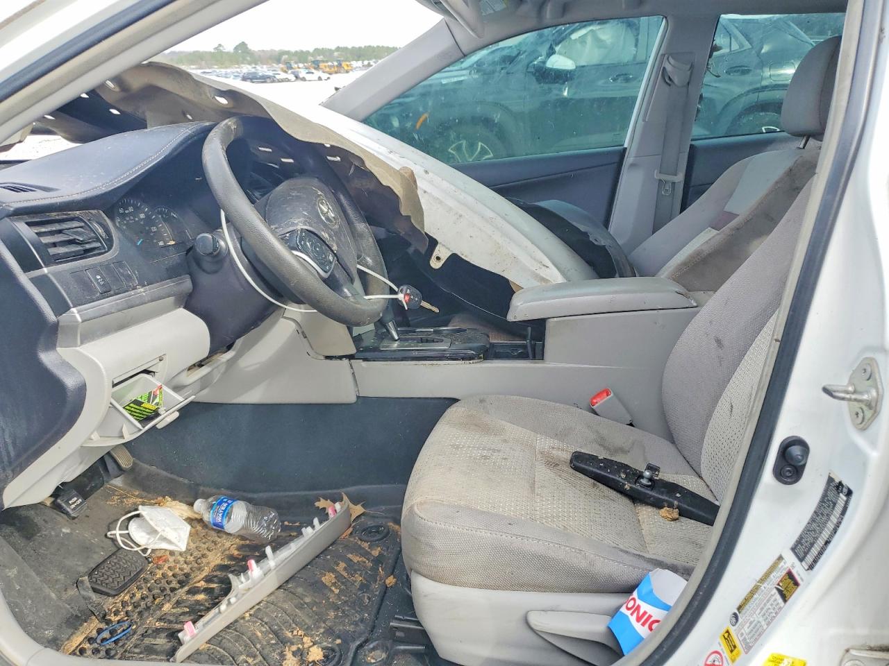 2014 TOYOTA CAMRY LE photo 7
