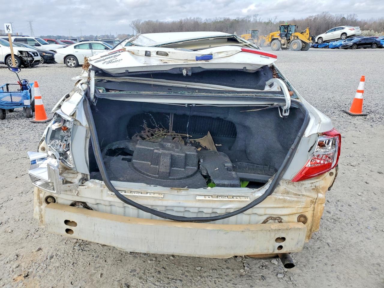 2014 TOYOTA CAMRY LE photo 6