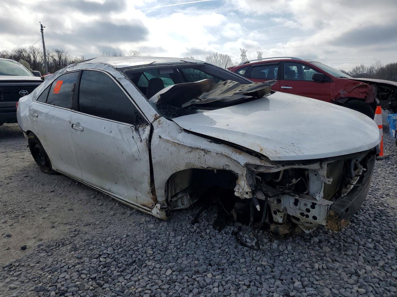 2014 TOYOTA CAMRY LE photo 4