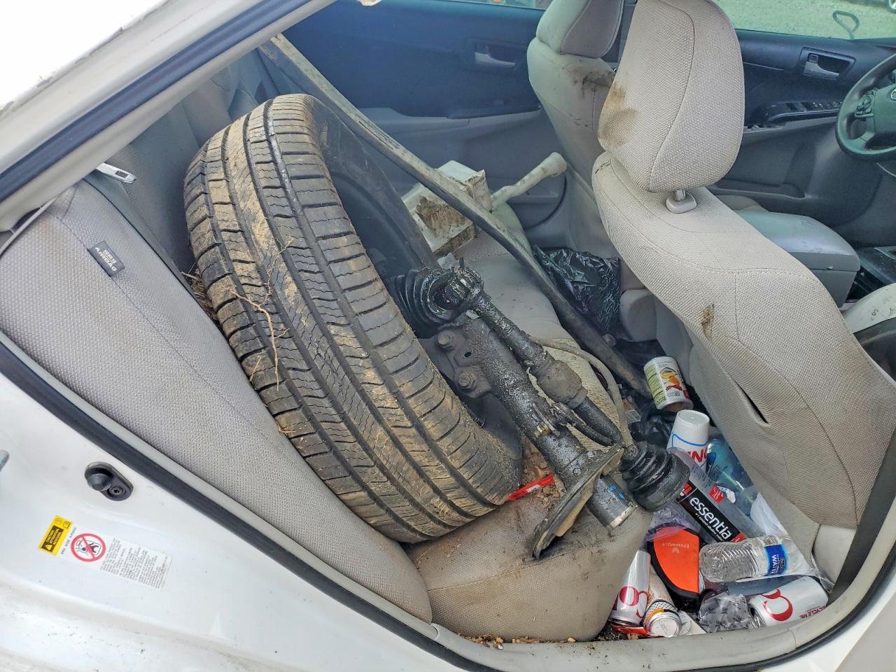 2014 TOYOTA CAMRY LE photo 10