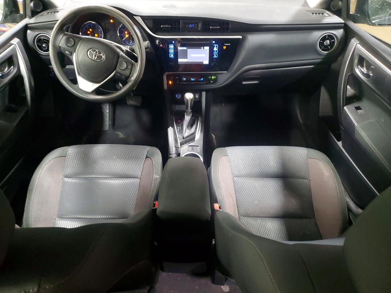 2017 TOYOTA COROLLA LE photo 15