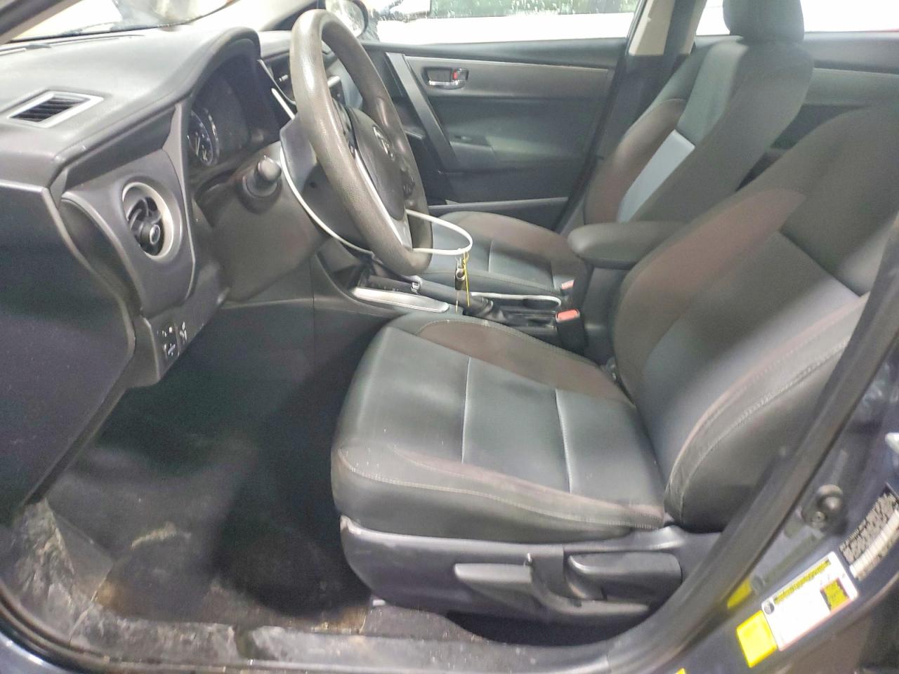 2017 TOYOTA COROLLA LE photo 13