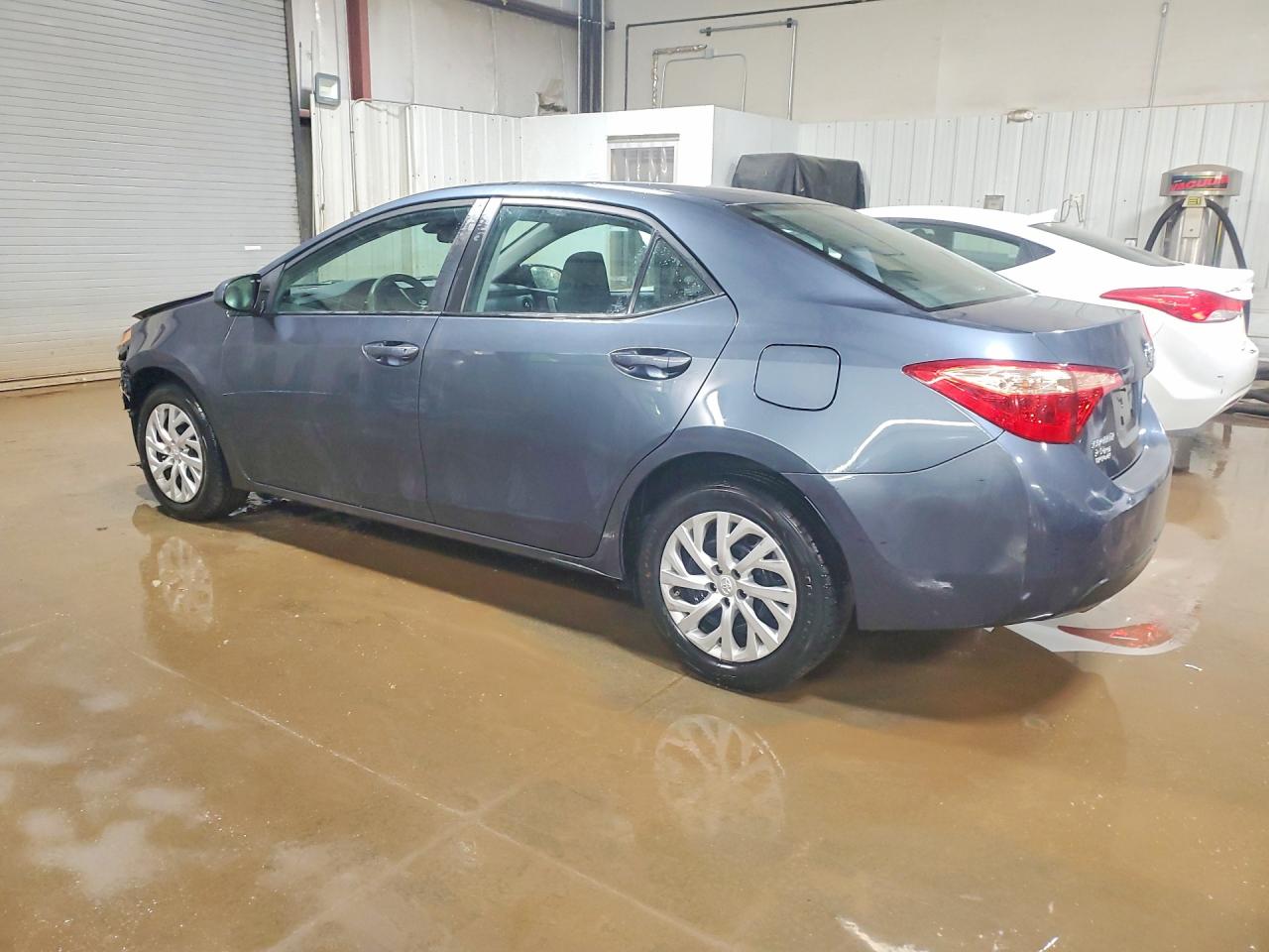 2017 TOYOTA COROLLA LE photo 3