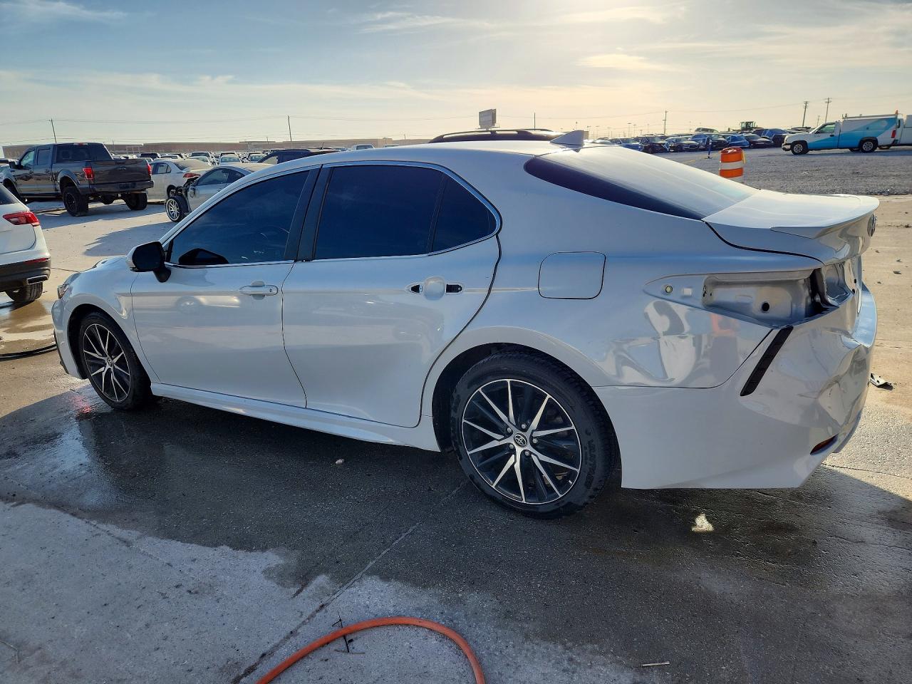 2022 TOYOTA CAMRY SE photo 3