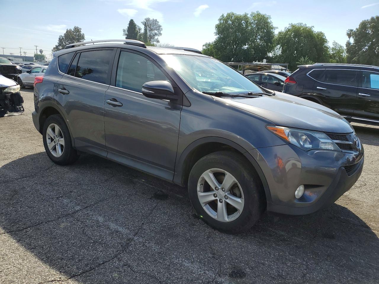 2014 TOYOTA RAV4 XLE photo 4