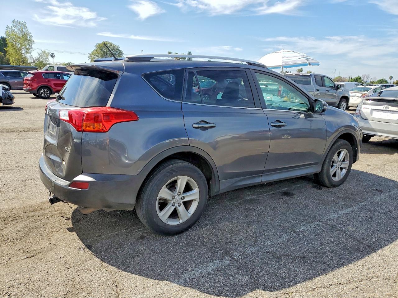 2014 TOYOTA RAV4 XLE photo 3