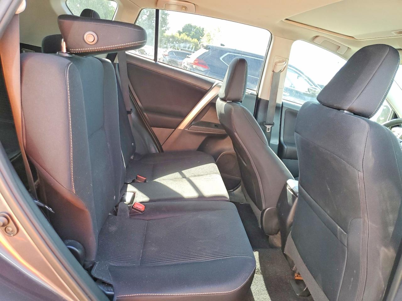 2014 TOYOTA RAV4 XLE photo 11