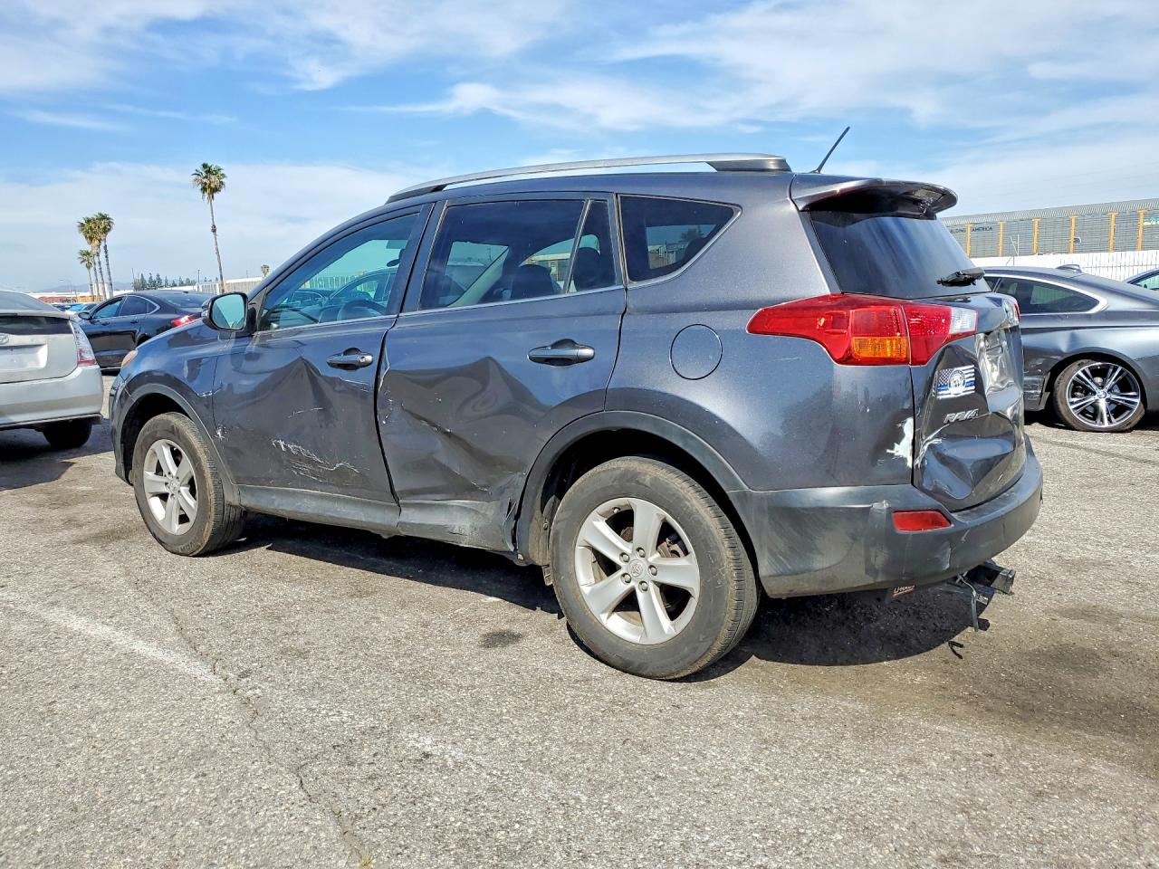 2014 TOYOTA RAV4 XLE photo 2