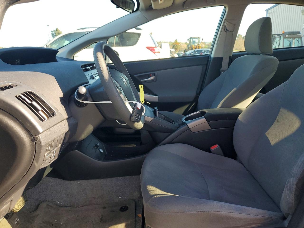 2015 TOYOTA PRIUS TWO photo 7