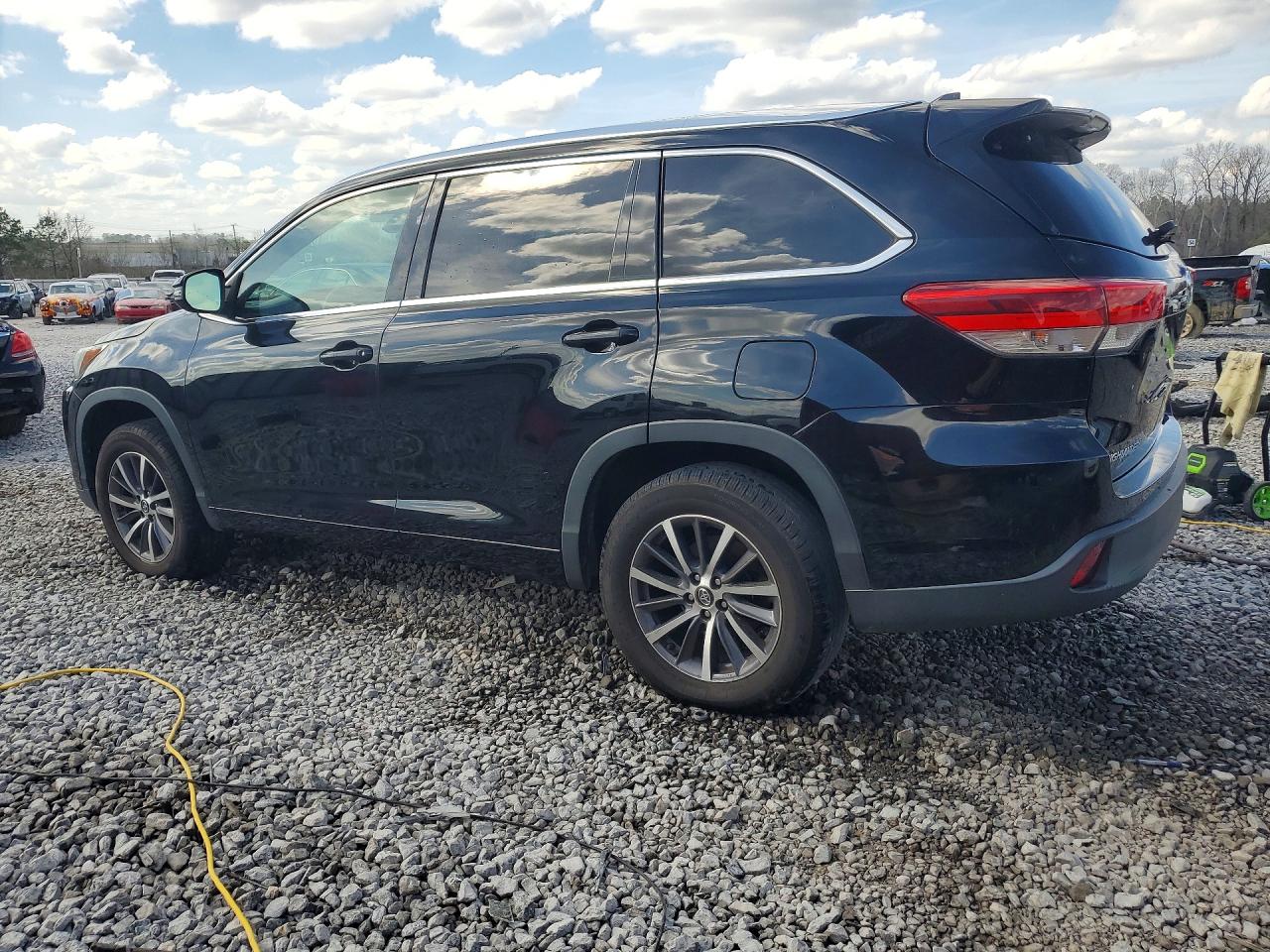 2017 TOYOTA HIGHLANDER XLE photo 4