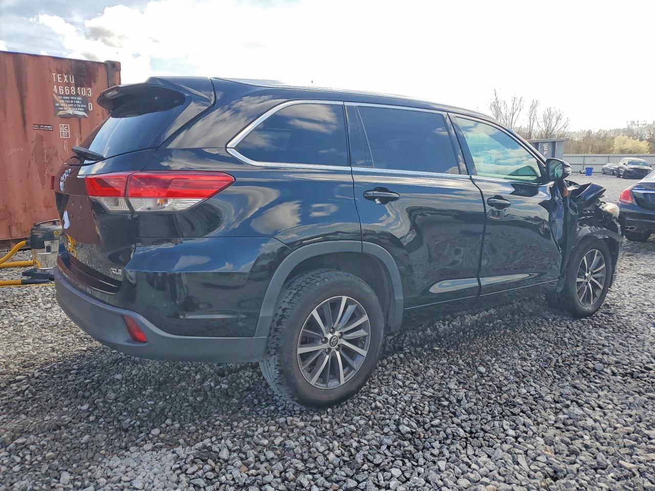 2017 TOYOTA HIGHLANDER XLE photo 7