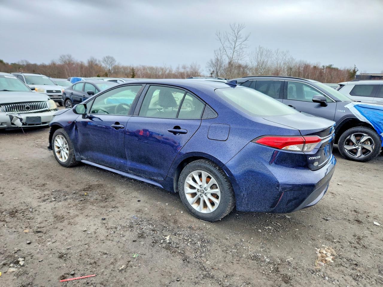 2021 TOYOTA COROLLA LE photo 3