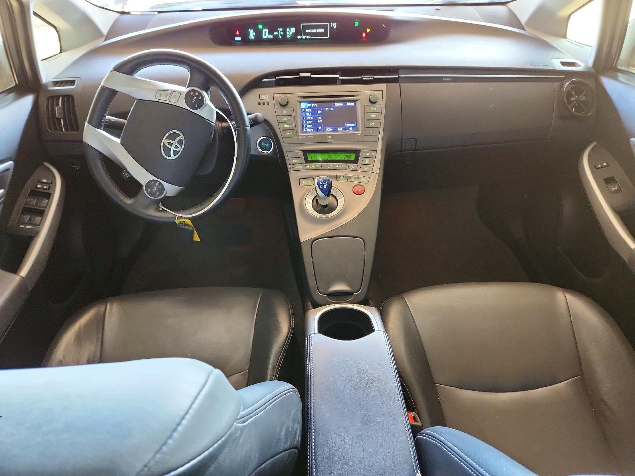 2014 TOYOTA PRIUS FOUR photo 8