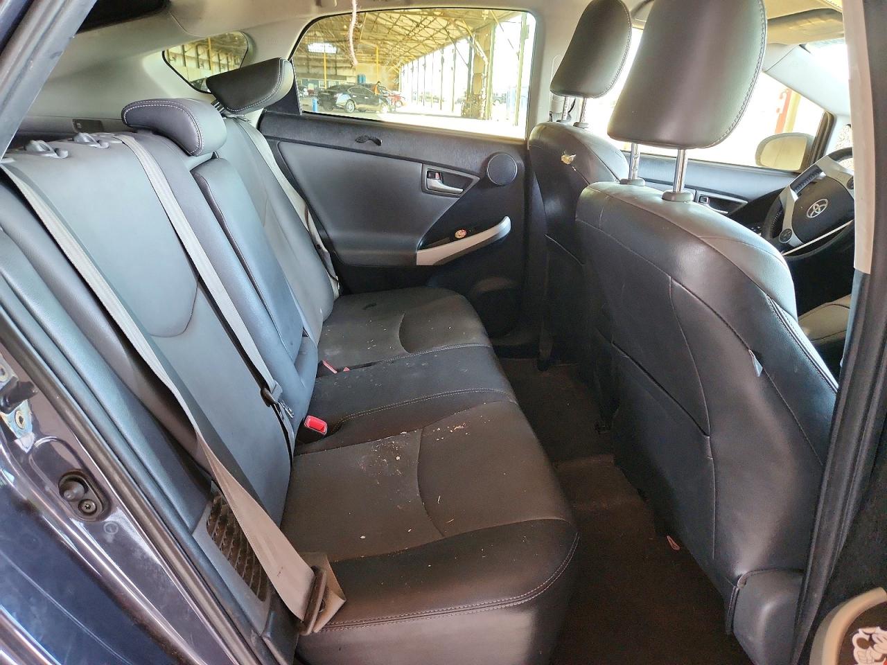 2014 TOYOTA PRIUS FOUR photo 10