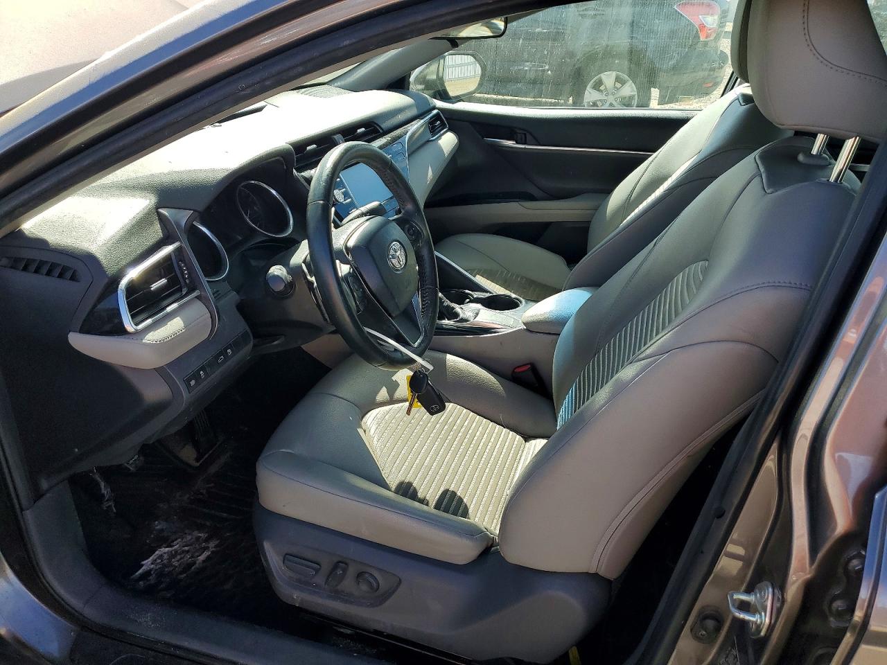 2018 TOYOTA CAMRY SE photo 19