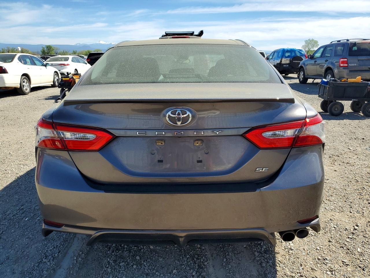 2018 TOYOTA CAMRY SE photo 16