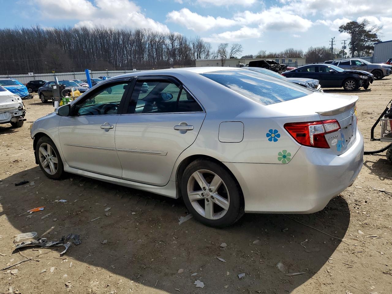 2012 TOYOTA CAMRY SE photo 2