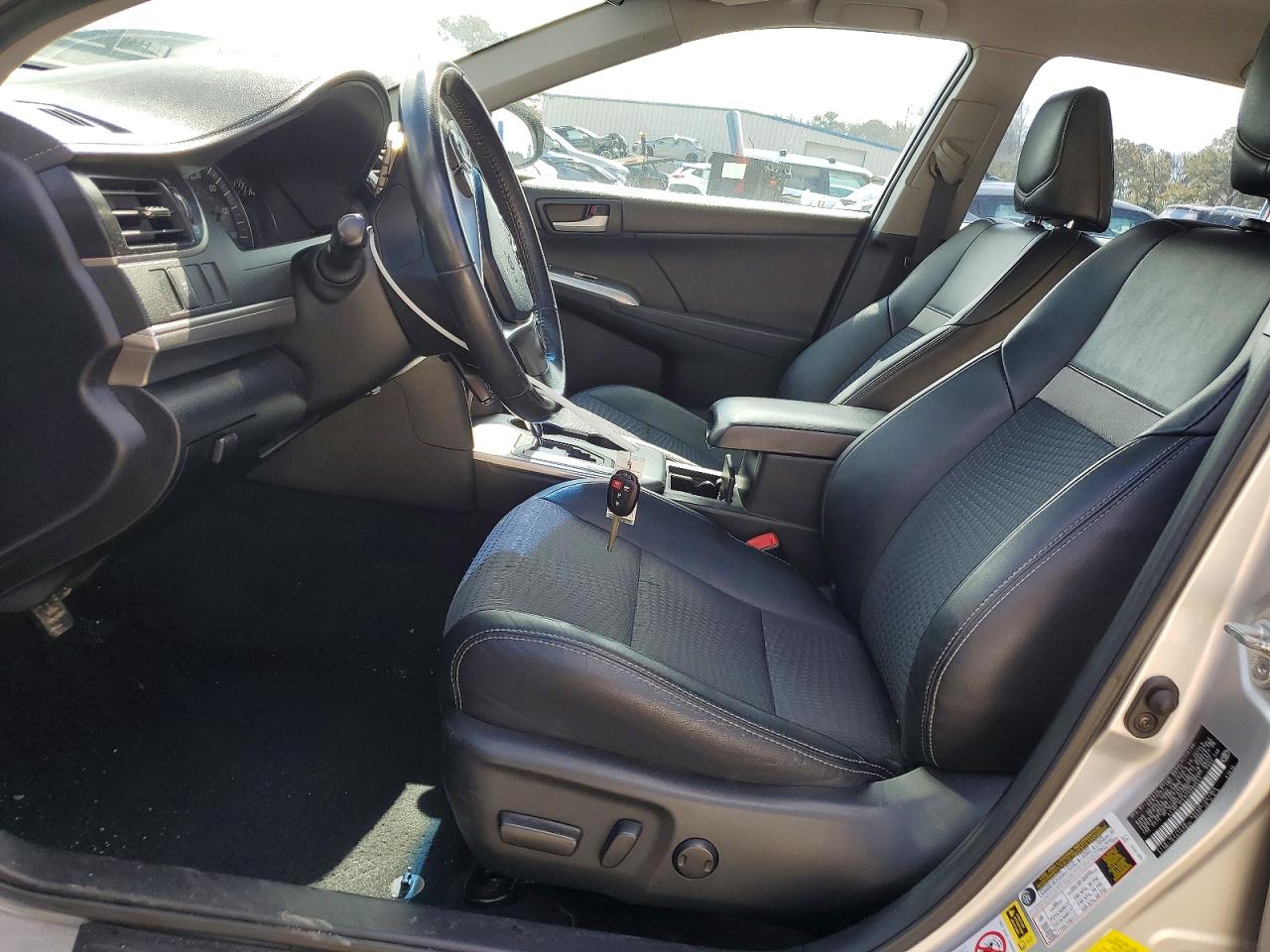 2012 TOYOTA CAMRY SE photo 7
