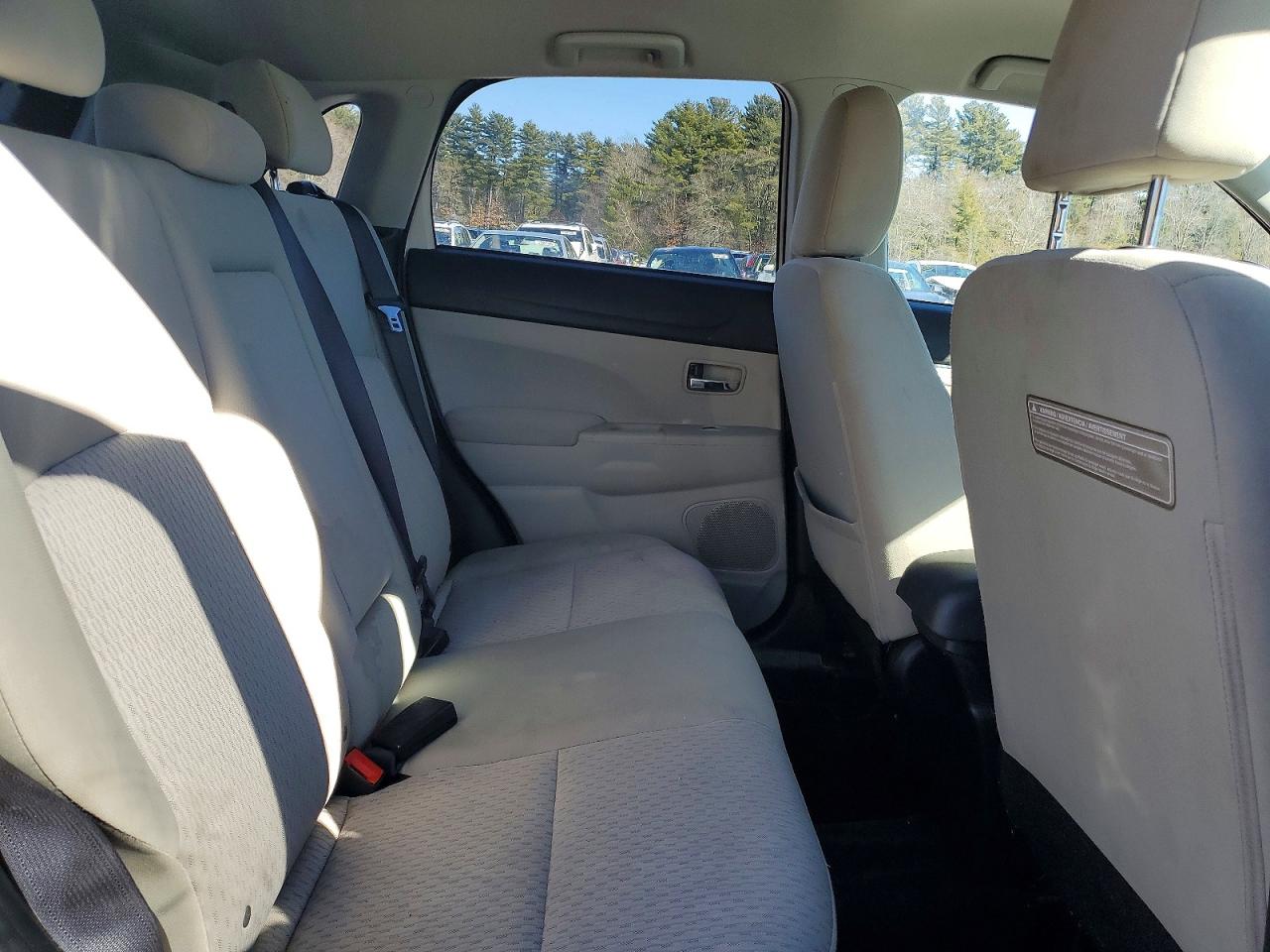 2017 MITSUBISHI OUTLANDER SPORT ES photo 31